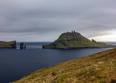 Drangarnir kapısı, Faroe Adaları Tindholmur uzun pozlama
