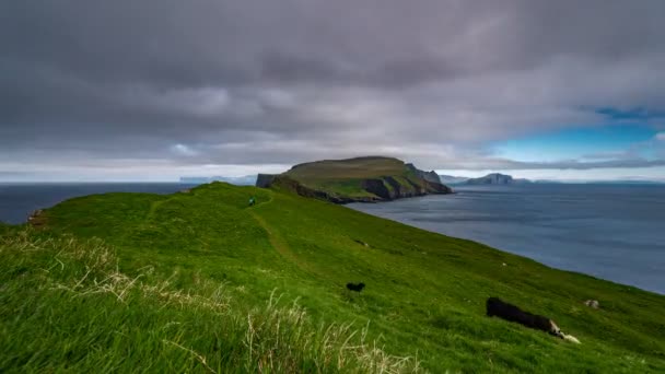 Mykines e Ilhas Faroé lapso de tempo, grande ângulo — Vídeo de Stock
