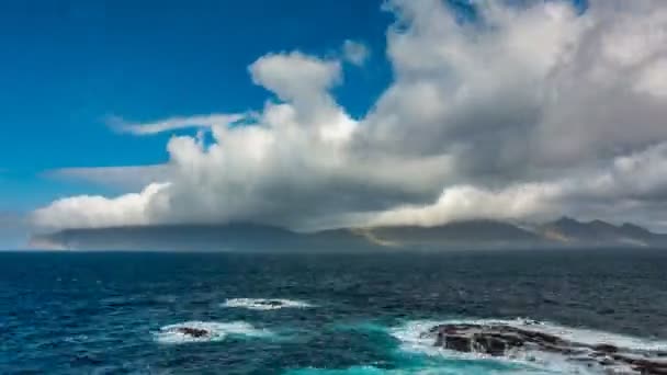 Spectaculaires nuages tournants sur les îles laps de temps — Video