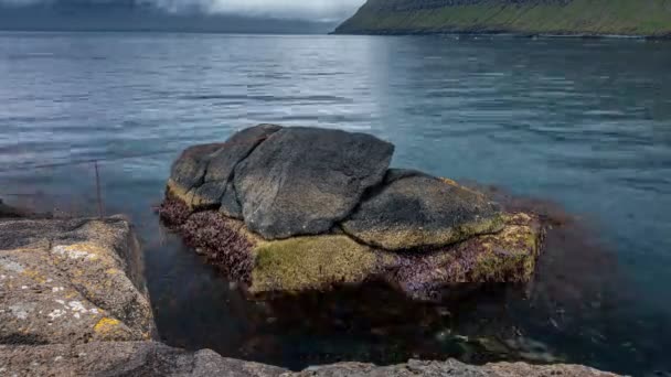 Rinkusteinar Rock time lapse in de Faeröer kustlijn — Stockvideo