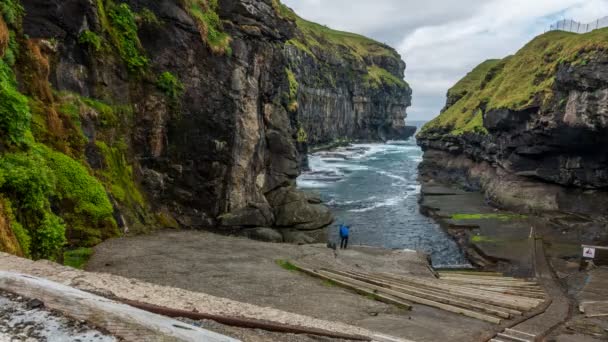Calendário do desfiladeiro de Gjogv nas Ilhas Faroé — Vídeo de Stock