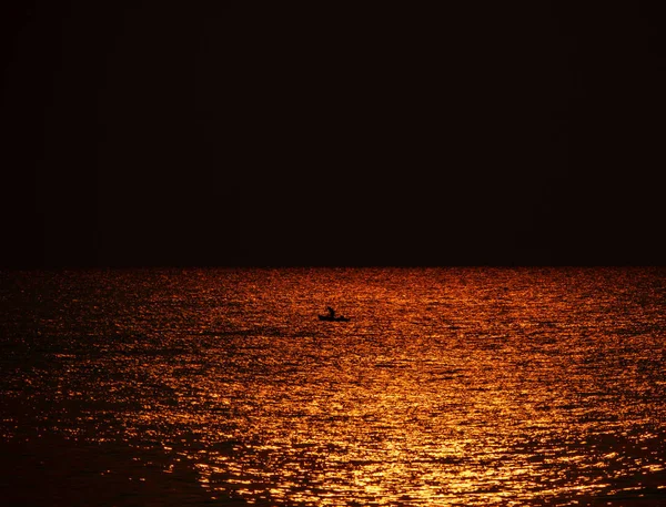 Fisherman fishing at sunrise in Malawi lake, high contrast — Stock Photo, Image