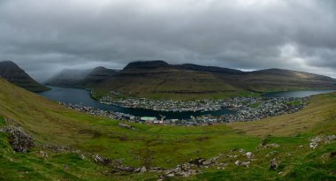 Bordoy adasında Klaksvik şehri, Faroe Adaları, Danimarka