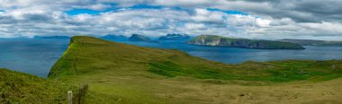 Sandoy faroe adaları geniş panoramik görünümü