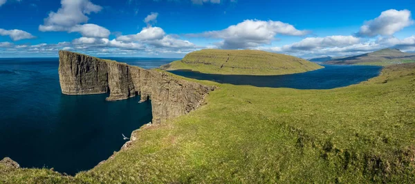 Sorvagsvatn lago sopra l'oceano spettacolare gigapan, Isole Faroe — Foto Stock