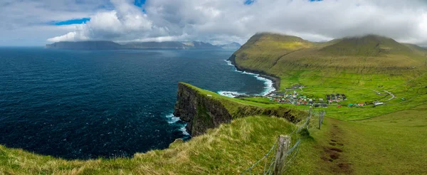 Horní pohled široký GigaPan z rokle Gjogv — Stock fotografie