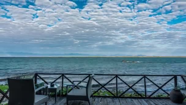 Muhteşem koltuklar ve balkon dan Malavi gölü — Stok video