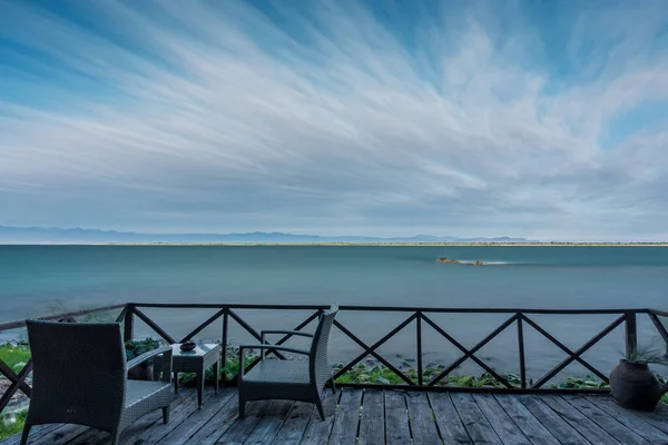 Sunrise at lake Malawi with cloudy sky, long exposure — Stock Photo, Image