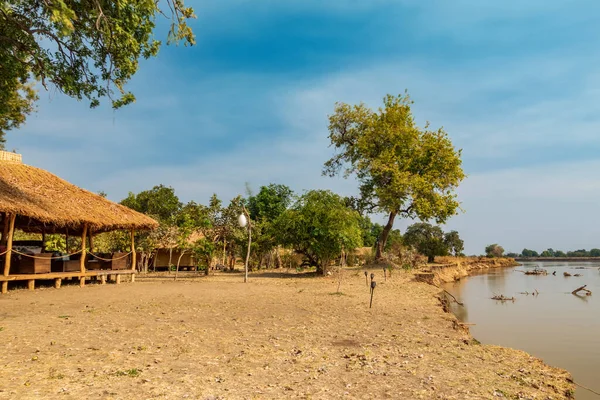 Ultra długa ekspozycja Lodge w pobliżu rzeki Luangwa w Zambii — Zdjęcie stockowe
