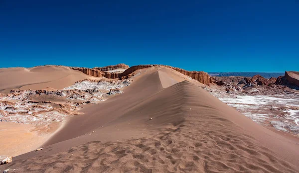 Wielka wydma w Moon Valley, Atacama, Chile — Zdjęcie stockowe