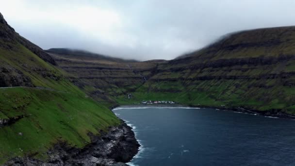 Faroe Adalarındaki Tjornuvik 'e statik kamera — Stok video