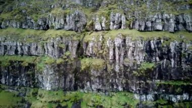 Yüksek uçurumların profil görünümü, hava görünümü