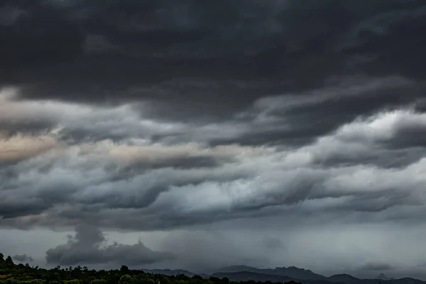 Cloudy sky, dark clouds, close storm over mountain range — Stock Photo, Image