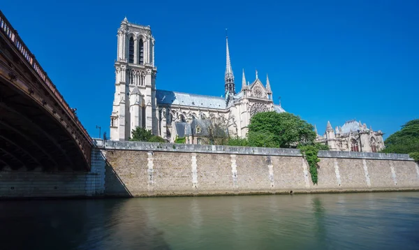 Notre dame a Seine řeka, dlouhá expozice — Stock fotografie