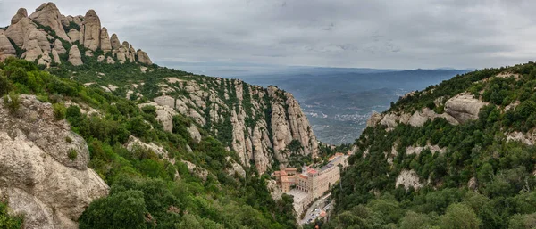 Monasterio de Montserrat panorama en Cataluña —  Fotos de Stock