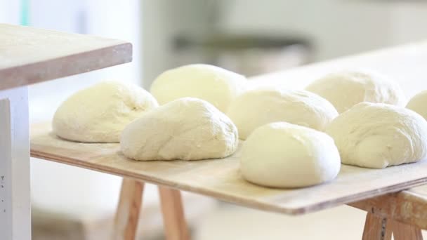 Faire du pain rustique — Video