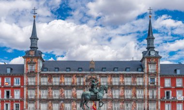 Madrid Belediye Başkanı eski heykeli ile ön cephe