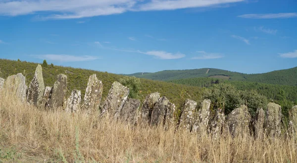 Stone fence in the hillside for setting limits — Stock Photo, Image