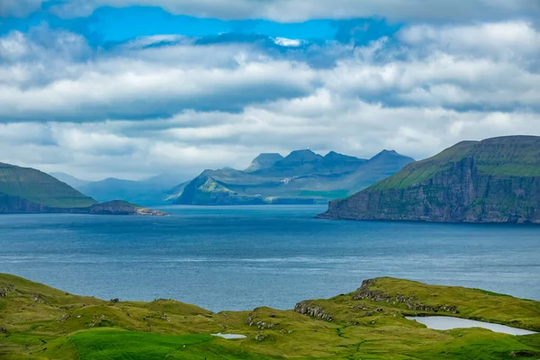 Faroe Adaları 'ndaki birçok ada — Stok fotoğraf