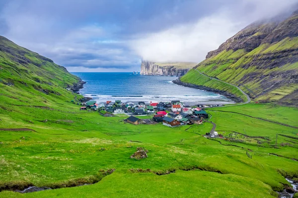 Spektakulär färgglad by på Färöarna — Stockfoto