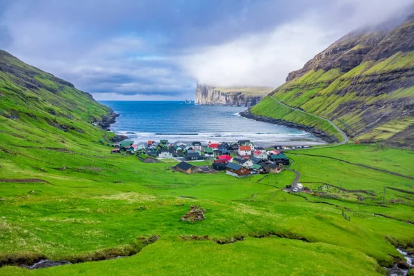 Spectaculaire village coloré dans les îles Féroé — Photo