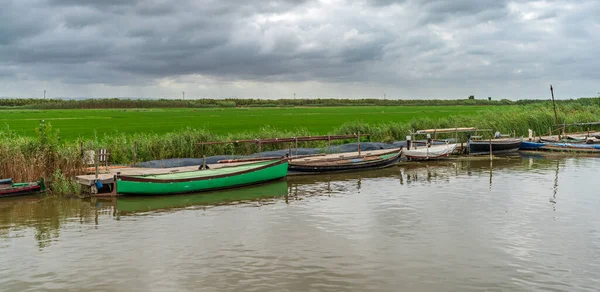 Wooden boats near Albufera canal in Valencia — Stock Photo, Image