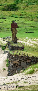 Anakena sahilindeki Moai platformunun profil görüntüsü