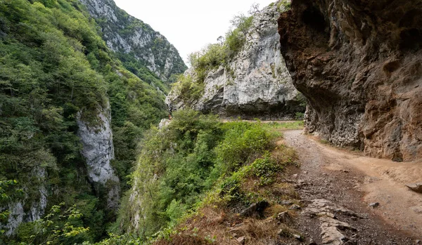 Las Xanas Vadisi, Asturias 'ta muhteşem bir yol.