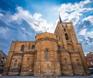 Benavente 'deki Santa Maria del Azok Kilisesi