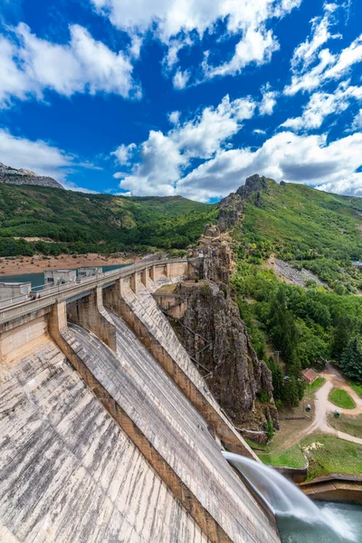 Barrios de Luna barajı uzun vadeli görüntü, İspanya — Stok fotoğraf