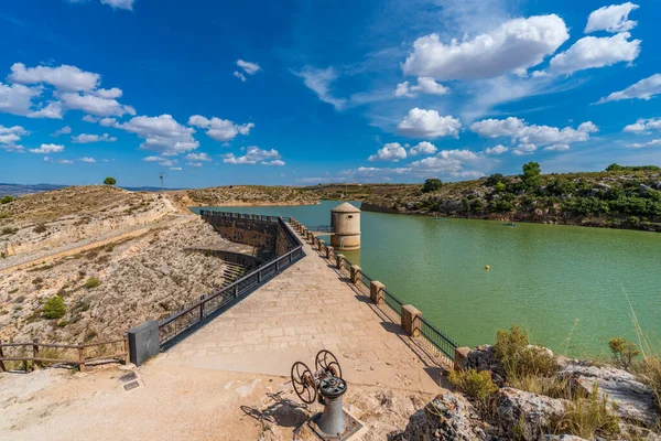 Almansa antika dammen, en av de äldsta i Europa — Stockfoto