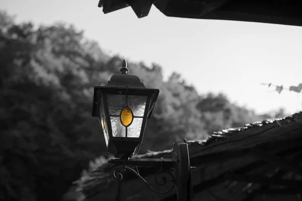 Pequena Lanterna Metal Antigo Vintage Lâmpada Rua Imagem Preto Branco — Fotografia de Stock