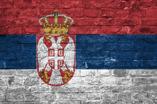 塞尔维亚的旗子在老砖墙背景 — 图库照片