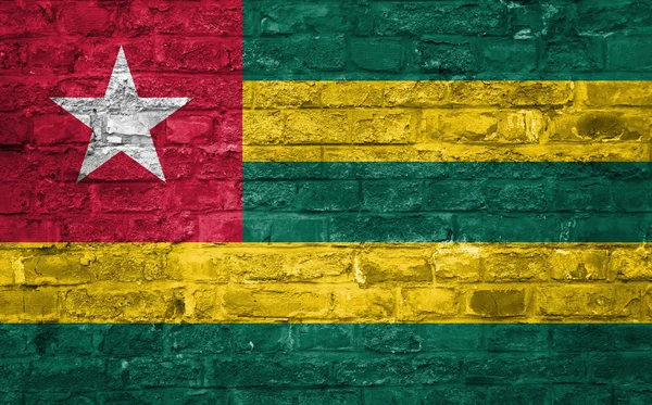 Flagge Von Togo Über Einem Alten Backsteinmauerhintergrund Oberfläche — Stockfoto