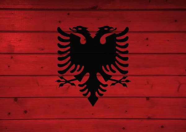 在木背景 表面的阿尔巴尼亚国旗 — 图库照片