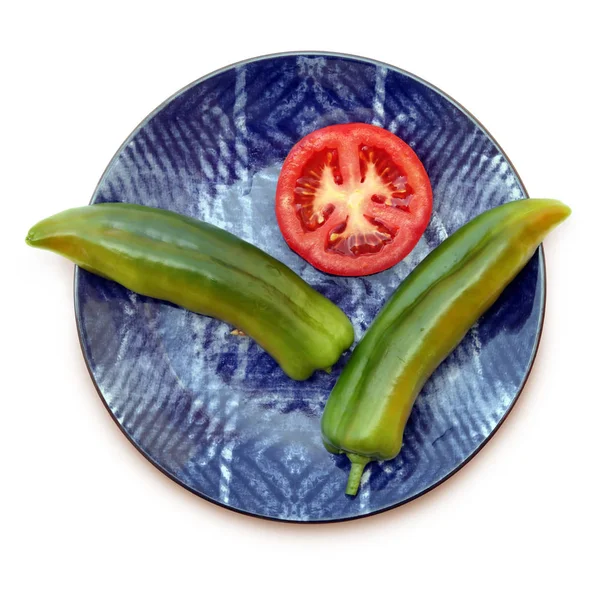 Tomate y pimientos en el plato azul — Foto de Stock