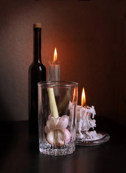 Country Style Still Life Garlic Bulb Glass Beaker Bottle Olive — Stock Photo, Image