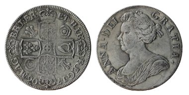 Büyük Britanya Kraliçesi Anne 'in saltanatının İngiliz gümüş taçlarının kopyası, 1706' da, beyaz arka planda basıldı..