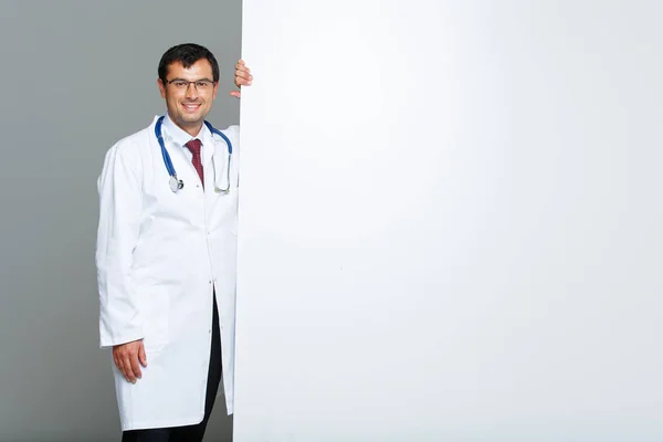 Beyaz önlük doktor — Stok fotoğraf