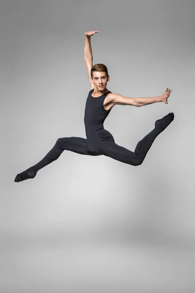 Yakışıklı bale sanatçısı — Stok fotoğraf