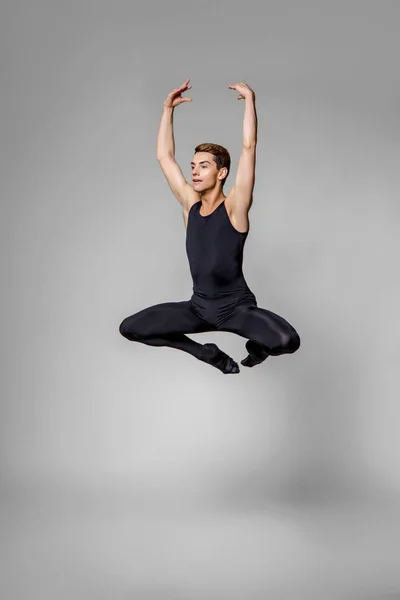 Yakışıklı bale sanatçısı — Stok fotoğraf