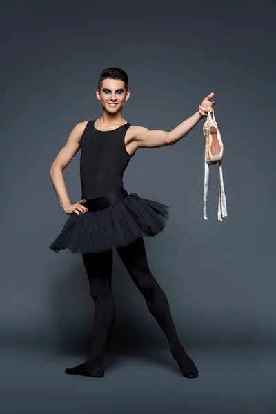 Krásný baletní umělec v tutu sukně — Stock fotografie