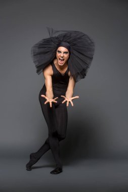 balet koyu makyaj ile