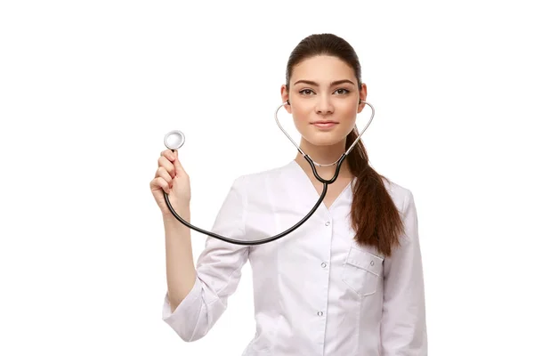 Médico mulher com estetoscópio isolado em branco — Fotografia de Stock