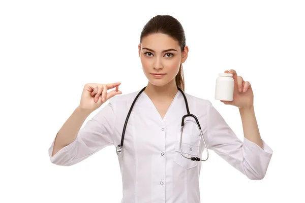 A tabletták elszigetelt fehér nő orvos — Stock Fotó