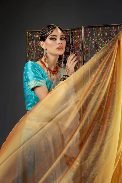 Krásné arabském stylu nevěsty v etnické oblečení — Stock fotografie
