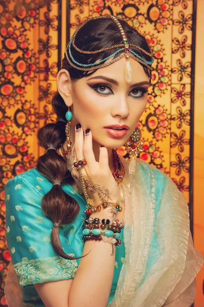 Beautiful arabic style bride in ethnic clothes — Stock Photo, Image