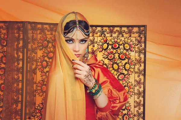 Beautiful arabic style bride in ethnic clothes — Stock Photo, Image