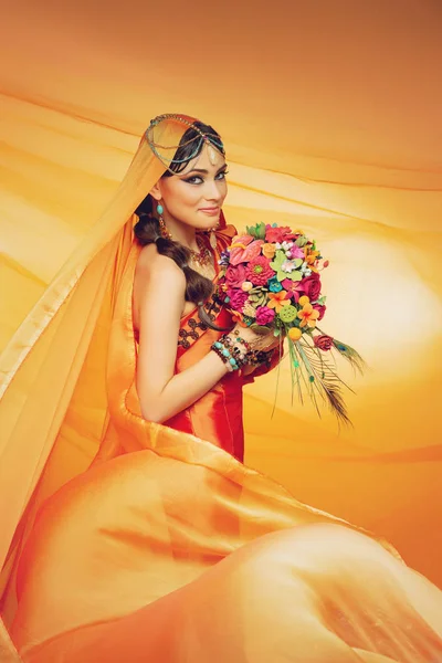 Beautiful Arabic Style Bride Ethnic Clothes Studio Shot Copy Space — Stock Photo, Image