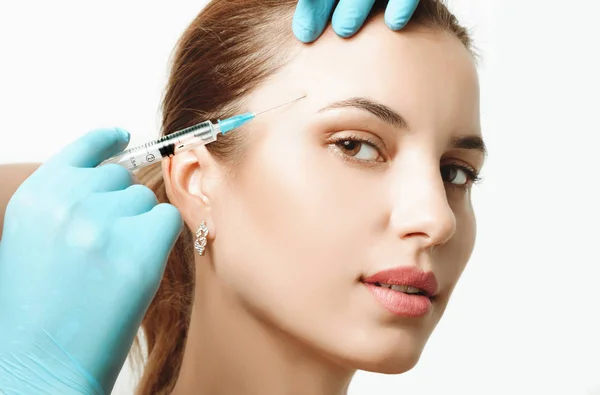 Mujer Recibiendo Inyección Cosmética Botox Mejilla Primer Plano Mujer Salón — Foto de Stock